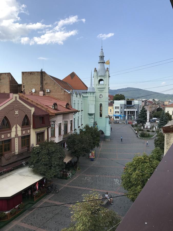 Panoramic View Top Floor Apartment In The City Center Mukacheve Exterior foto