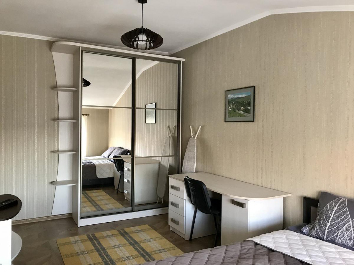 Panoramic View Top Floor Apartment In The City Center Mukacheve Exterior foto