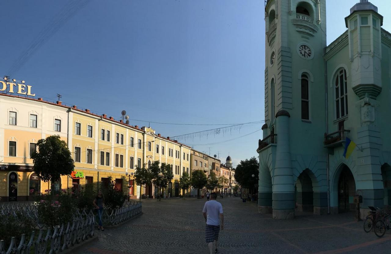 Panoramic View Top Floor Apartment In The City Center Mukacheve Exterior foto