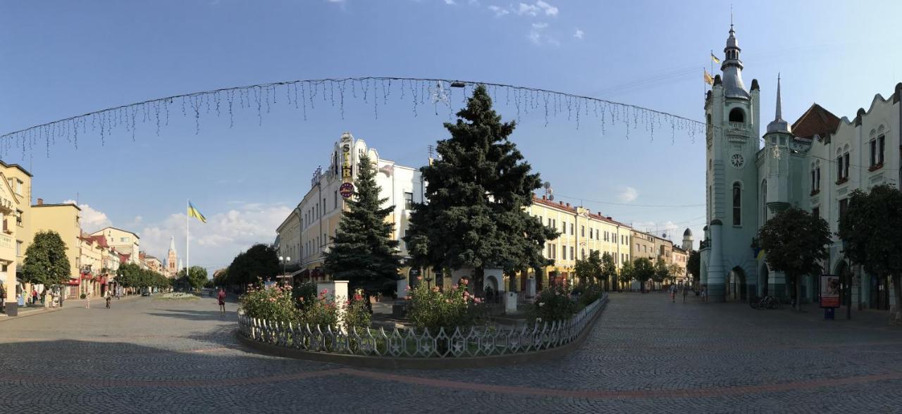 Panoramic View Top Floor Apartment In The City Center Mukacheve Exterior foto
